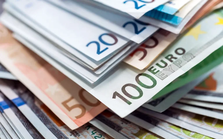 Mehrere Euro Geldscheine