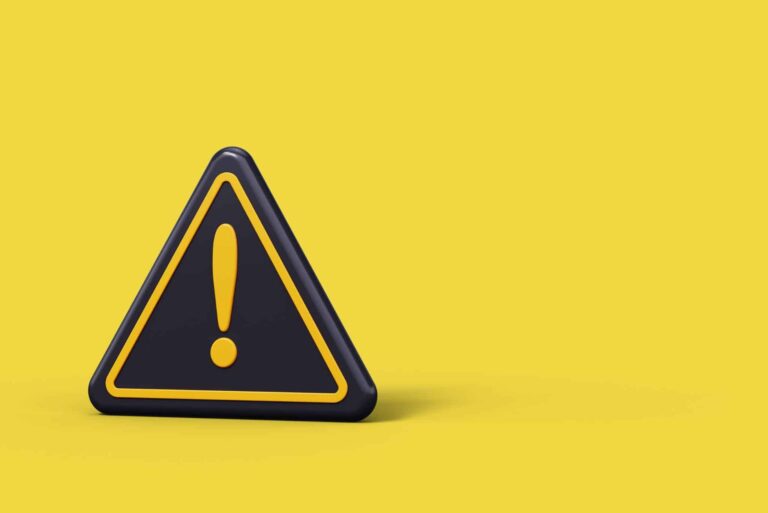Gelber Hintergrund mit schwarzem Dreieckschild auf dem ein gelbes Ausrufezeichen steht.