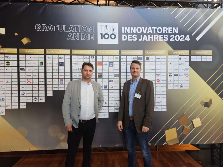 Die Geschäftsführer von naturwaerme auf der Preisverleihung