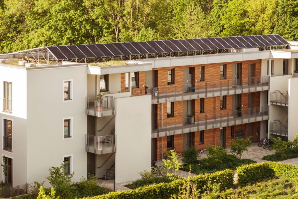 Ein Mieterstrom-Gebäude mit Photovoltaikanlage