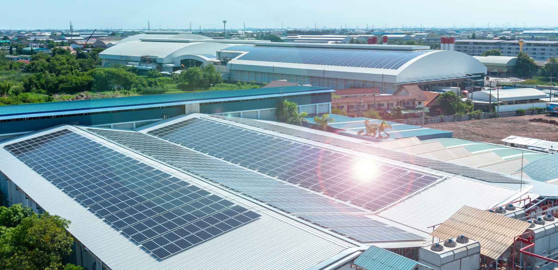 Photovoltaik auf Fabrikdach